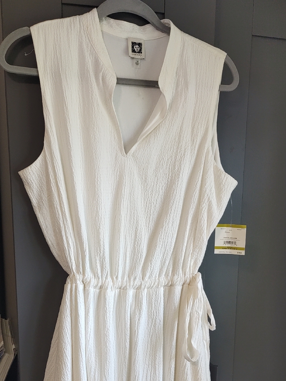 Anne Klein White Sleeveless Crinkle V-Neck Dress